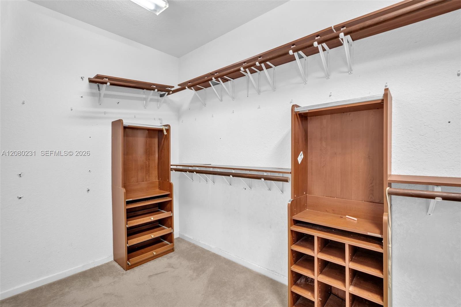 9345 5 / 4 3894 sq. ft. $ 2026-08-30 0 foto
