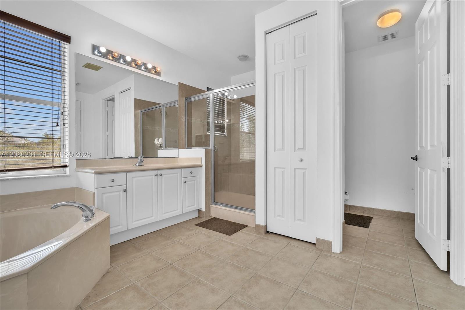 9345 5 / 4 3894 sq. ft. $ 2026-08-30 0 foto
