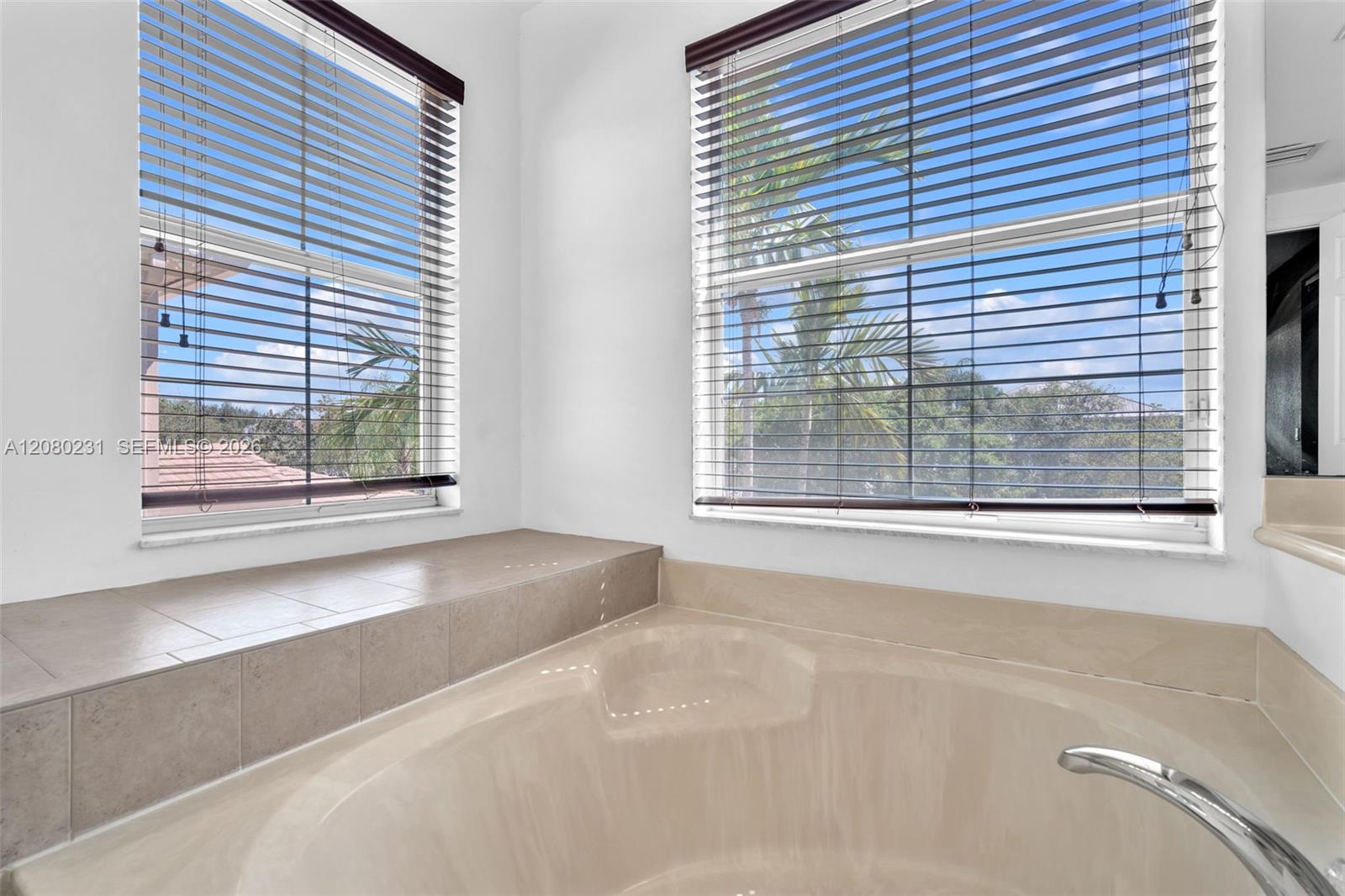 9345 5 / 4 3894 sq. ft. $ 2026-08-30 0 foto