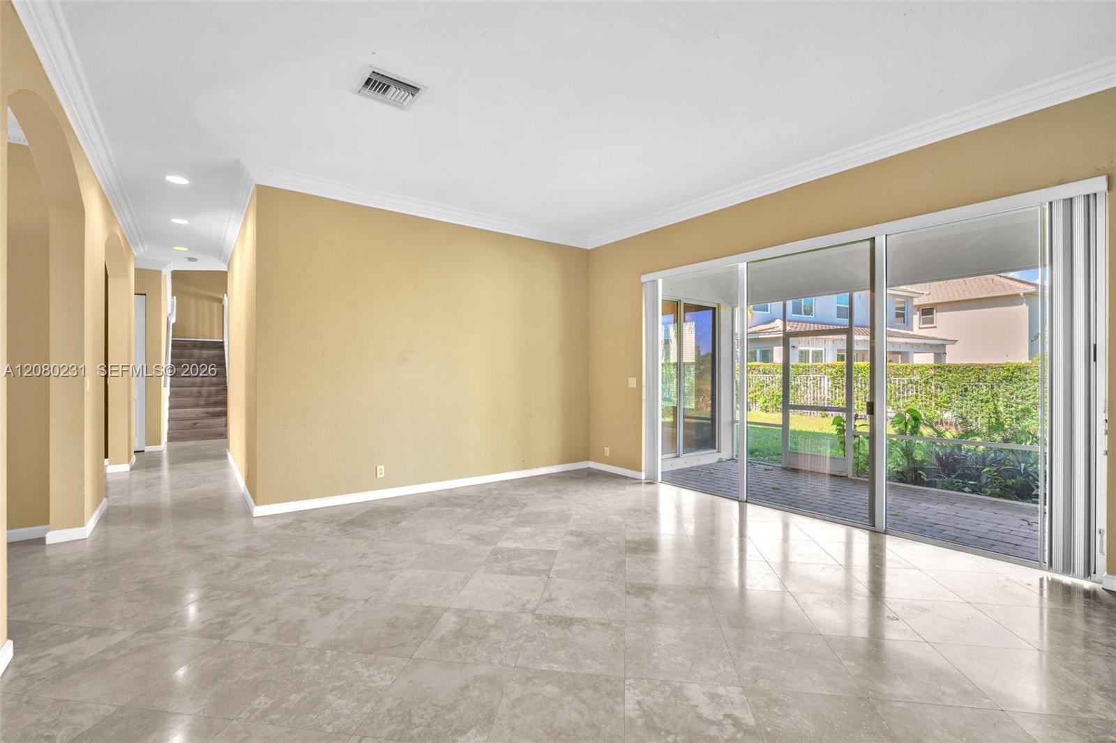 9345 5 / 4 3894 sq. ft. $ 2026-08-30 0 foto