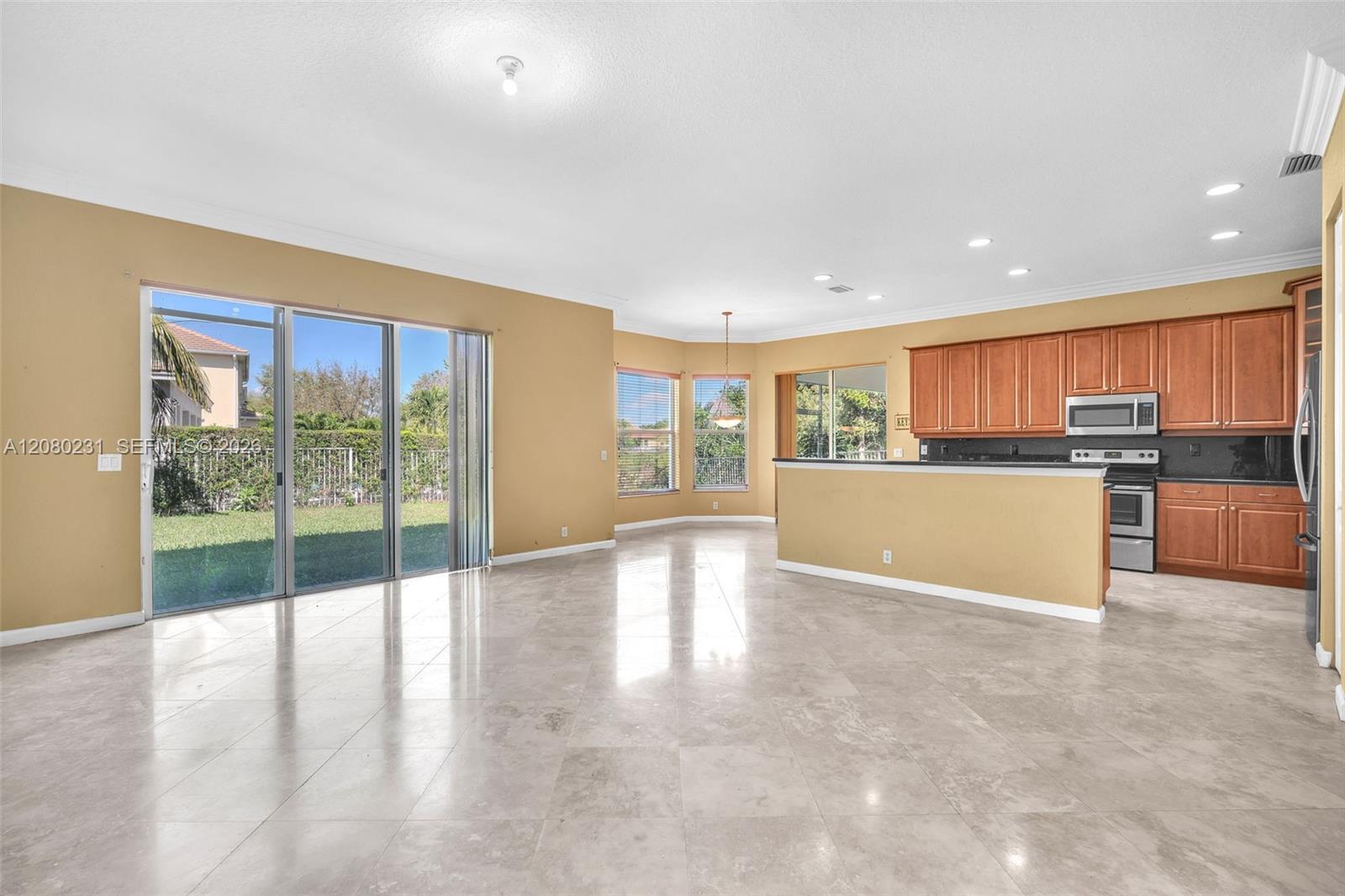 9345 5 / 4 3894 sq. ft. $ 2026-08-30 0 foto