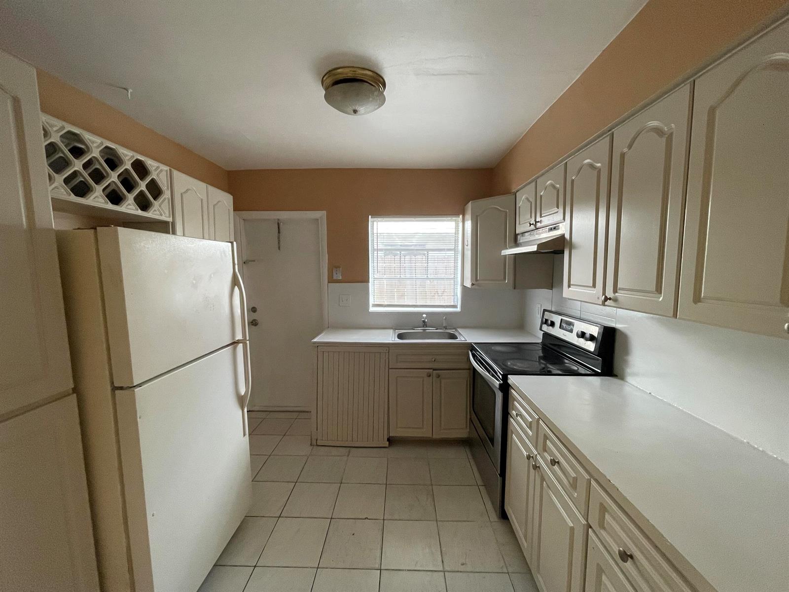 See details / 0 2268 sq. ft. $ 2026-08-31 0 Photo