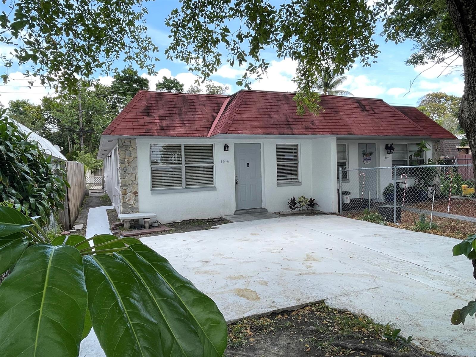See details / 0 2268 sq. ft. $ 2026-08-31 0 Photo