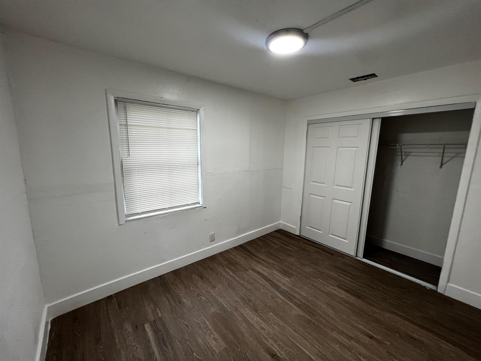 Ver detalles / 0 1050 sq. ft. $ 2026-08-31 0 foto