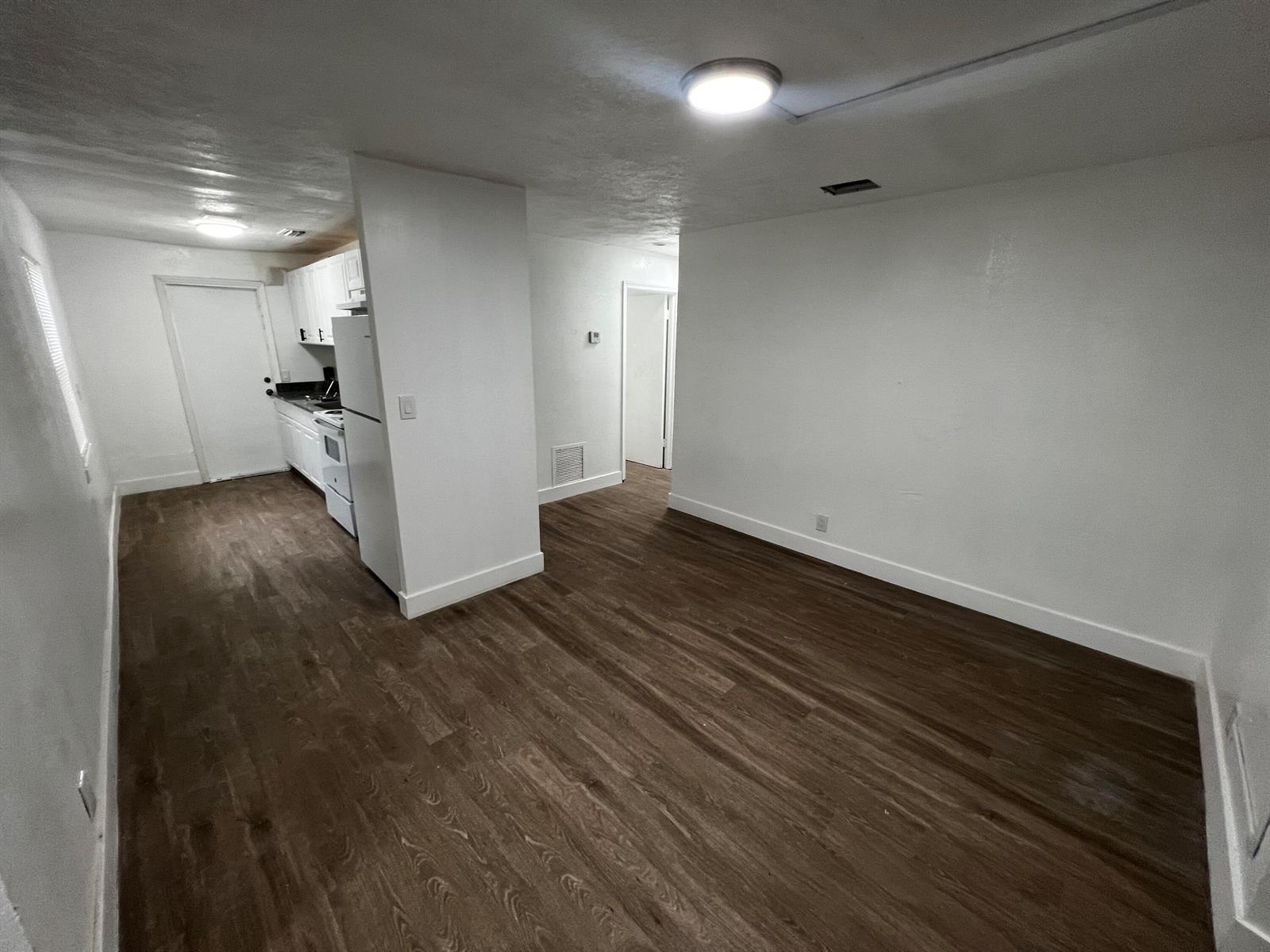 Ver detalles / 0 1050 sq. ft. $ 2026-08-31 0 foto