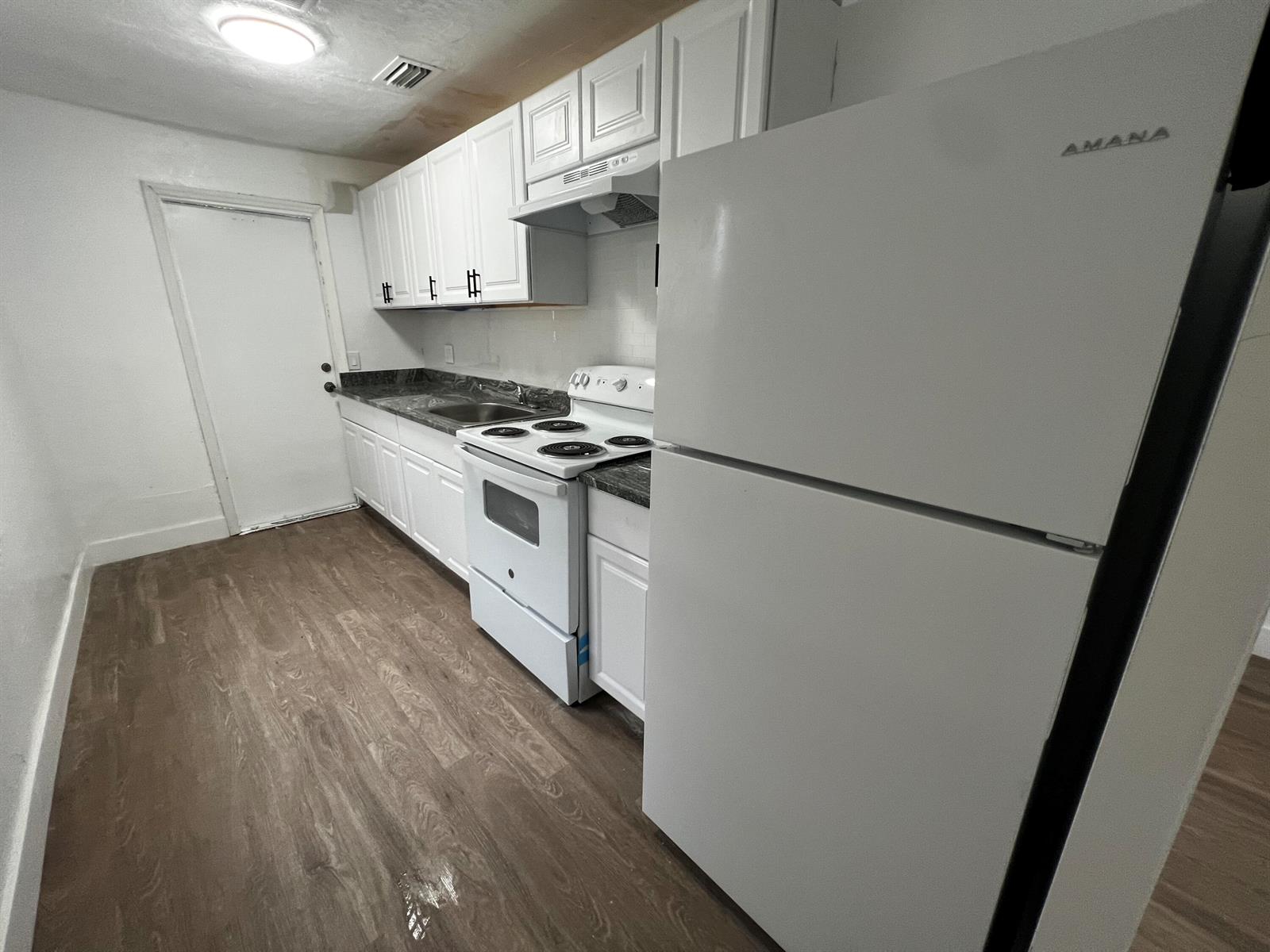 Ver detalles / 0 1050 sq. ft. $ 2026-08-31 0 foto