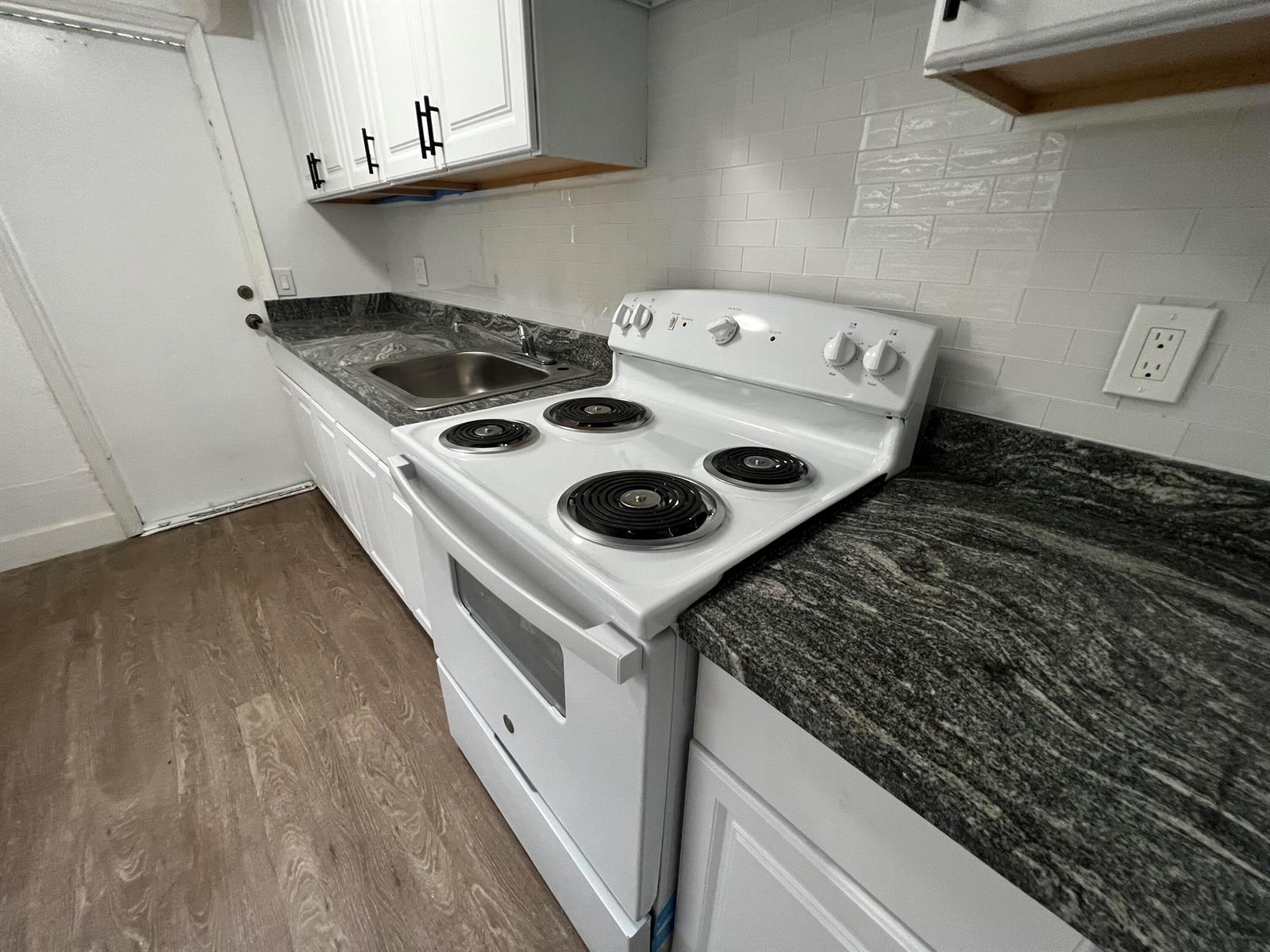 Ver detalles / 0 1050 sq. ft. $ 2026-08-31 0 foto