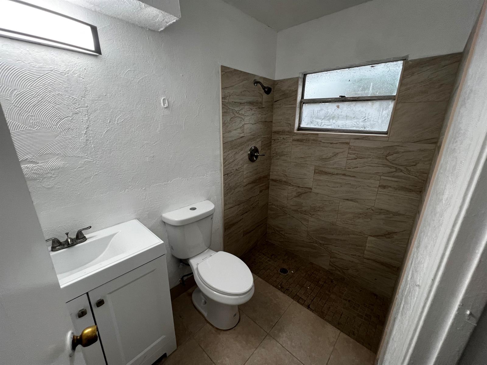 Ver detalles / 0 1050 sq. ft. $ 2026-08-31 0 foto