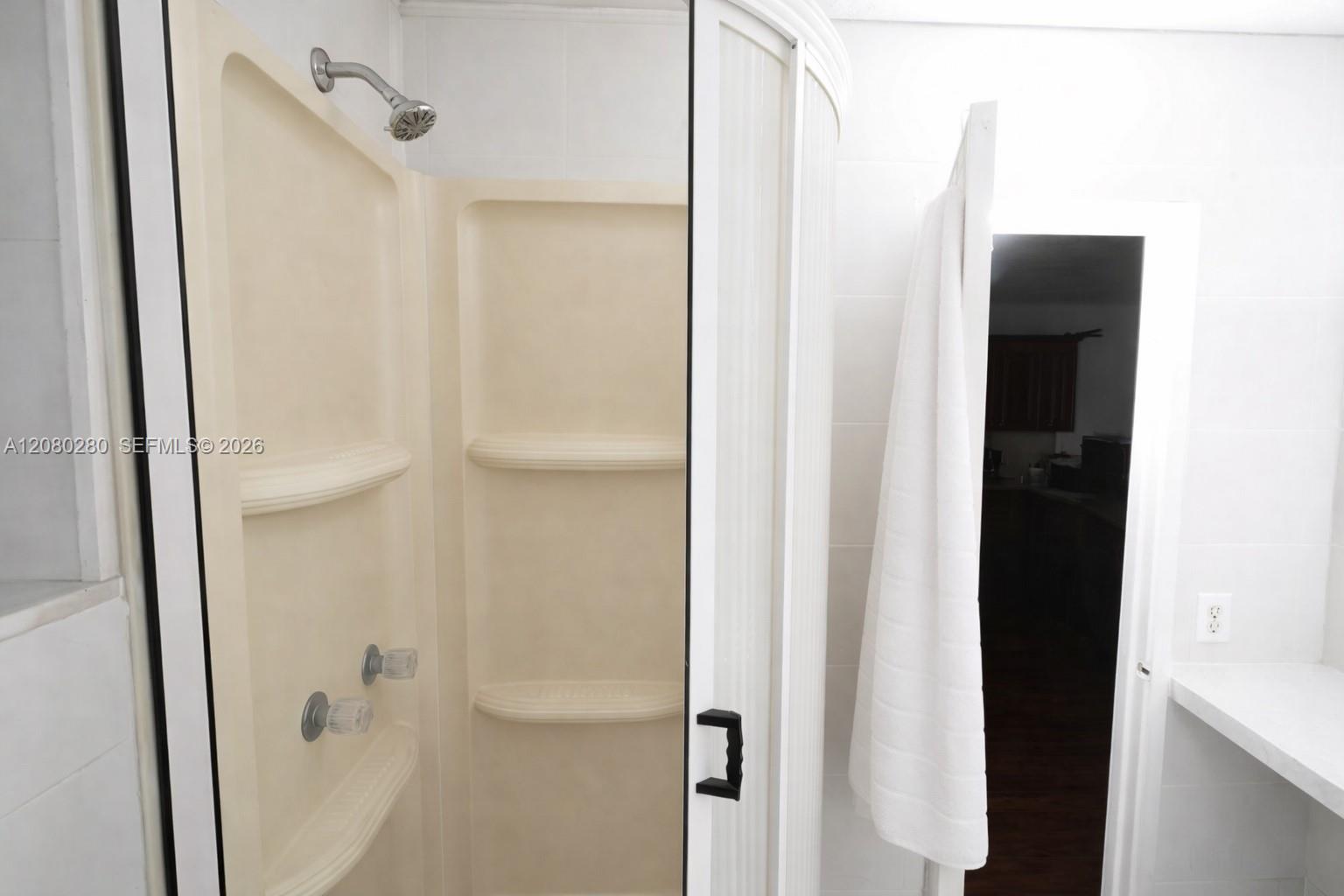 605-2 1 / 2 1036 sq. ft. $ 2026-08-30 0 foto