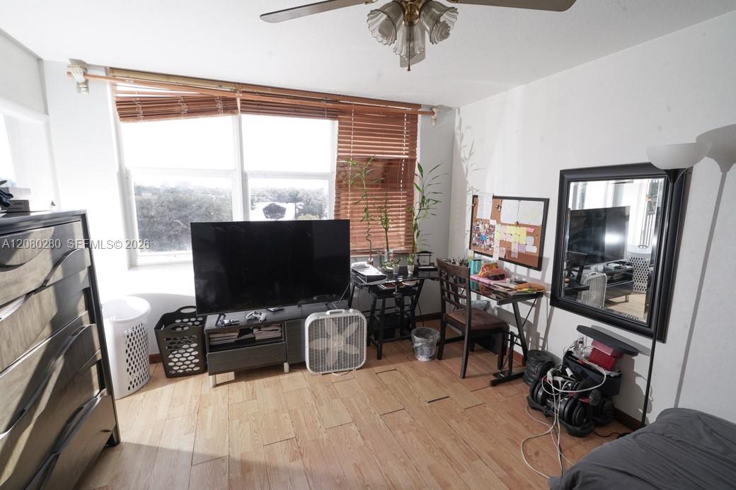 605-2 1 / 2 1036 sq. ft. $ 2026-08-30 0 foto