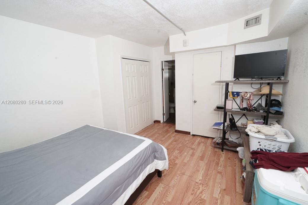 605-2 1 / 2 1036 sq. ft. $ 2026-08-30 0 foto