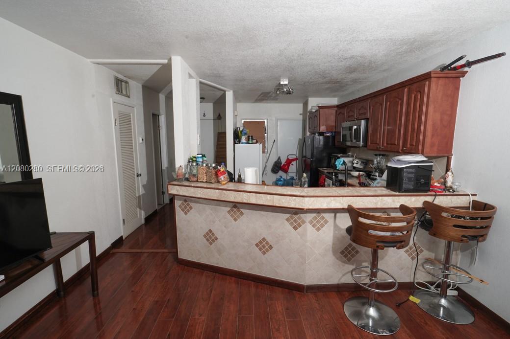 605-2 1 / 2 1036 sq. ft. $ 2026-08-30 0 foto