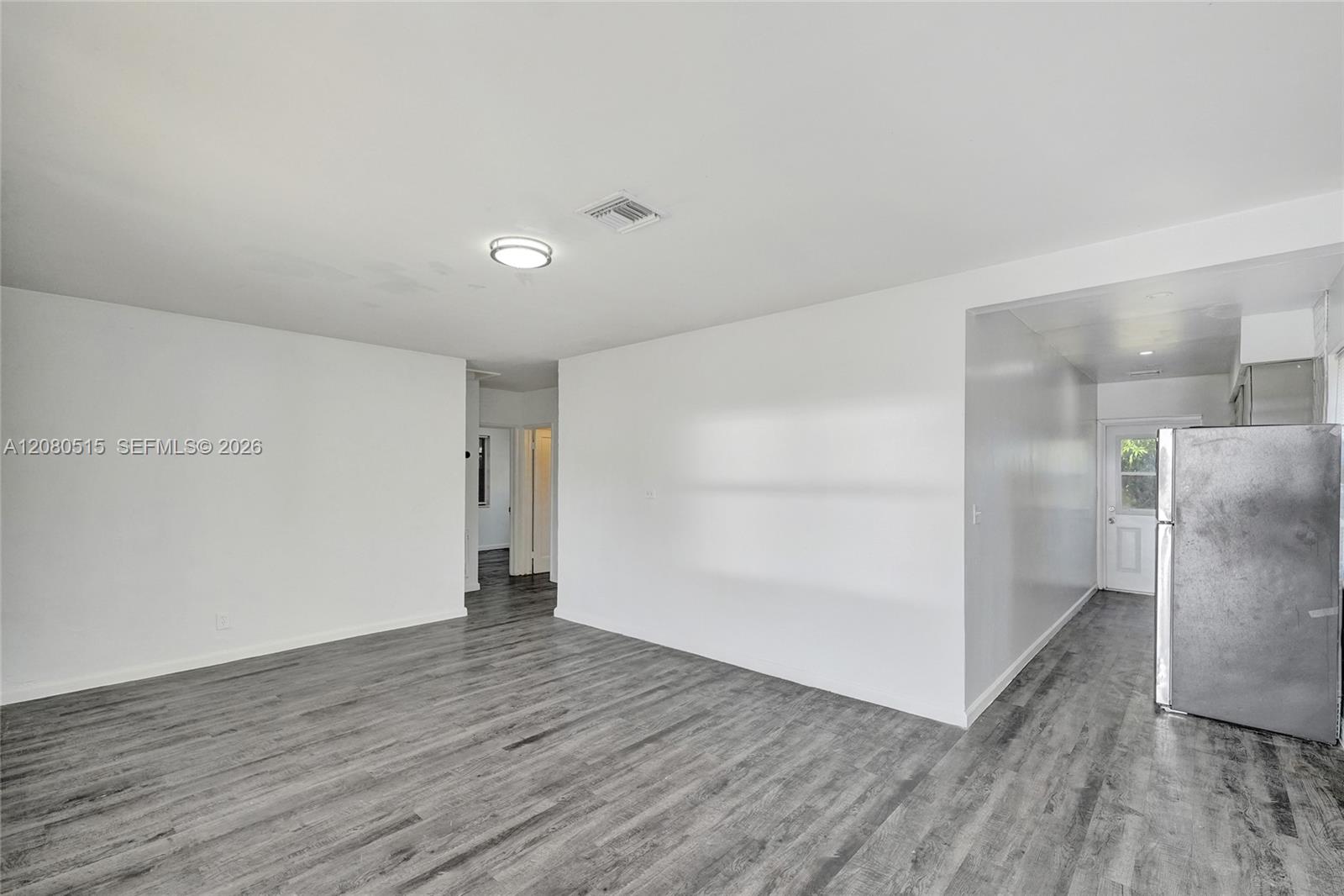 Ver detalles 1421 3 / 2 972 sq. ft. $ 2026-08-31 0 foto