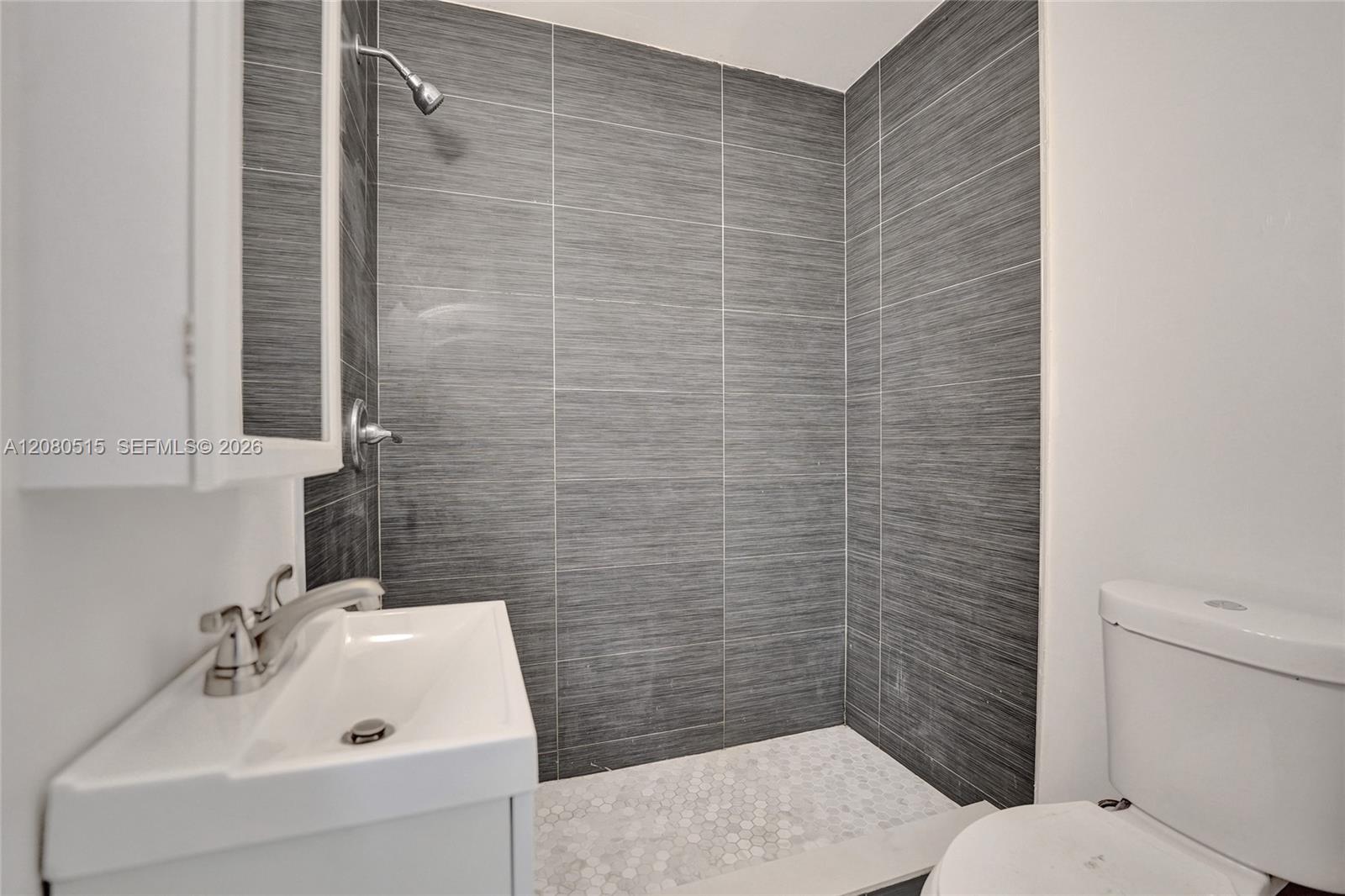 Ver detalles 1421 3 / 2 972 sq. ft. $ 2026-08-31 0 foto