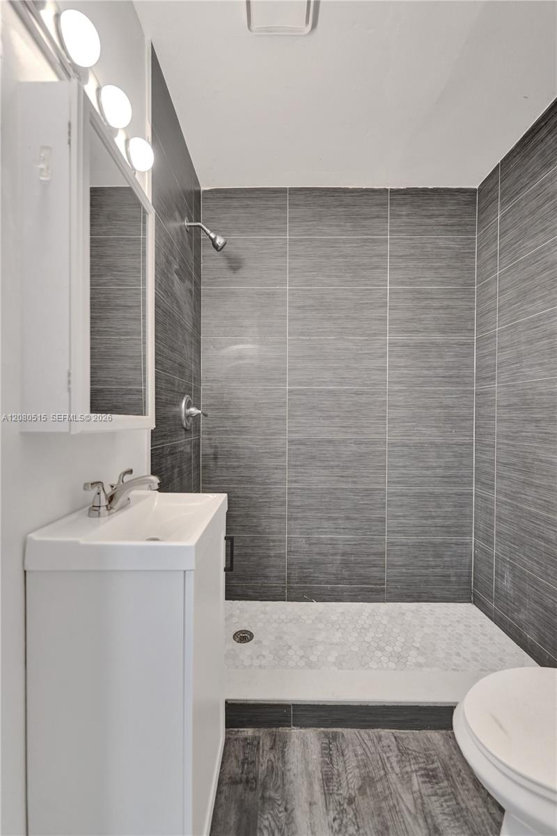 Ver detalles 1421 3 / 2 972 sq. ft. $ 2026-08-31 0 foto