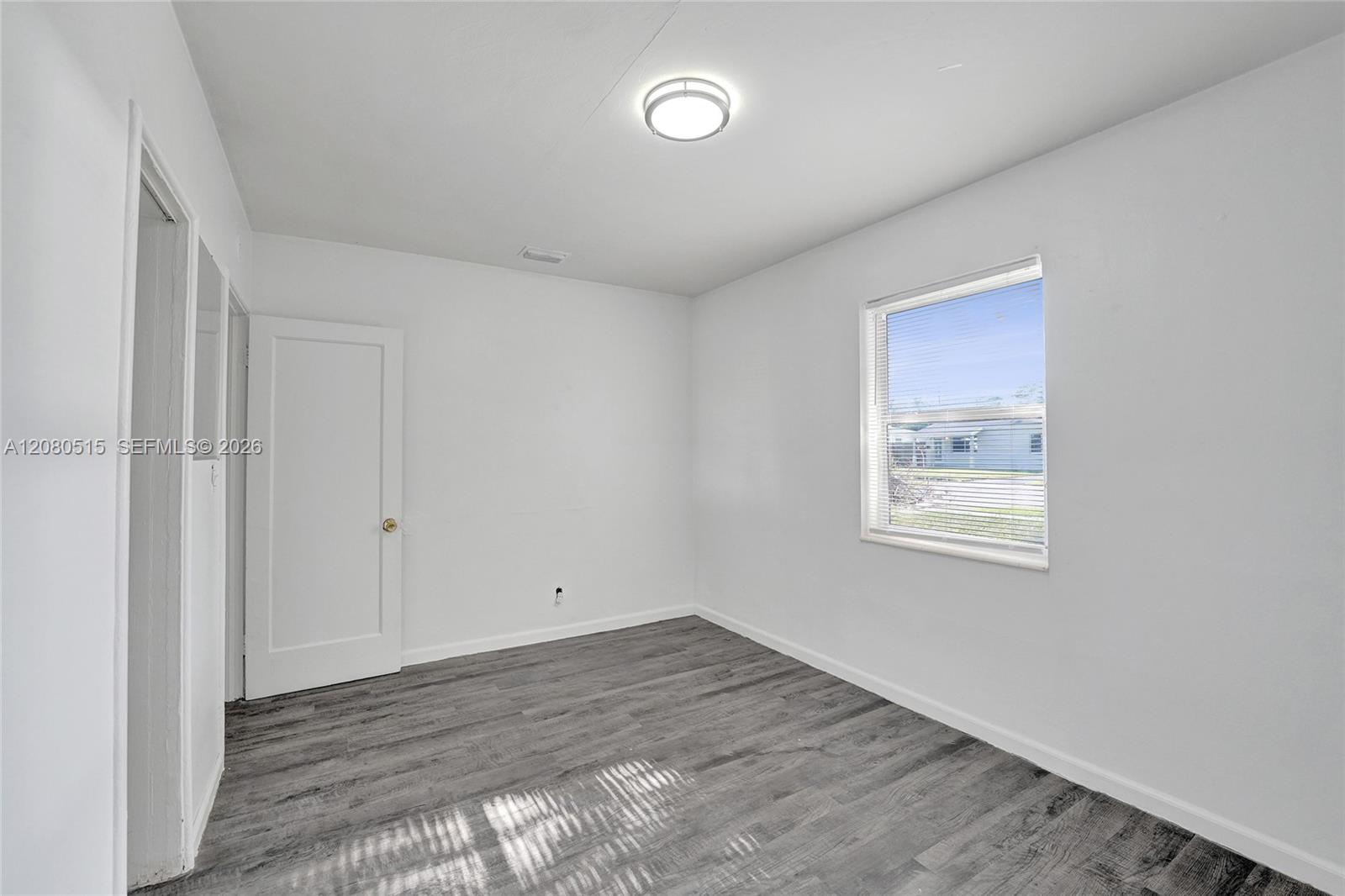 Ver detalles 1421 3 / 2 972 sq. ft. $ 2026-08-31 0 foto