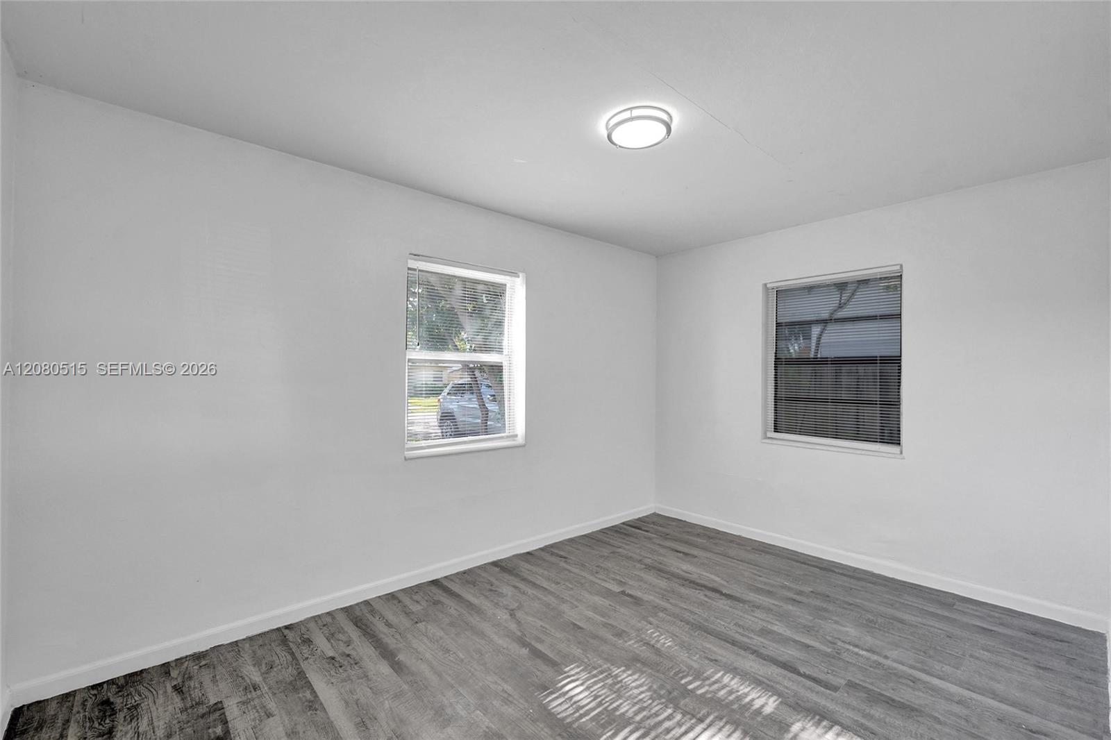 Ver detalles 1421 3 / 2 972 sq. ft. $ 2026-08-31 0 foto
