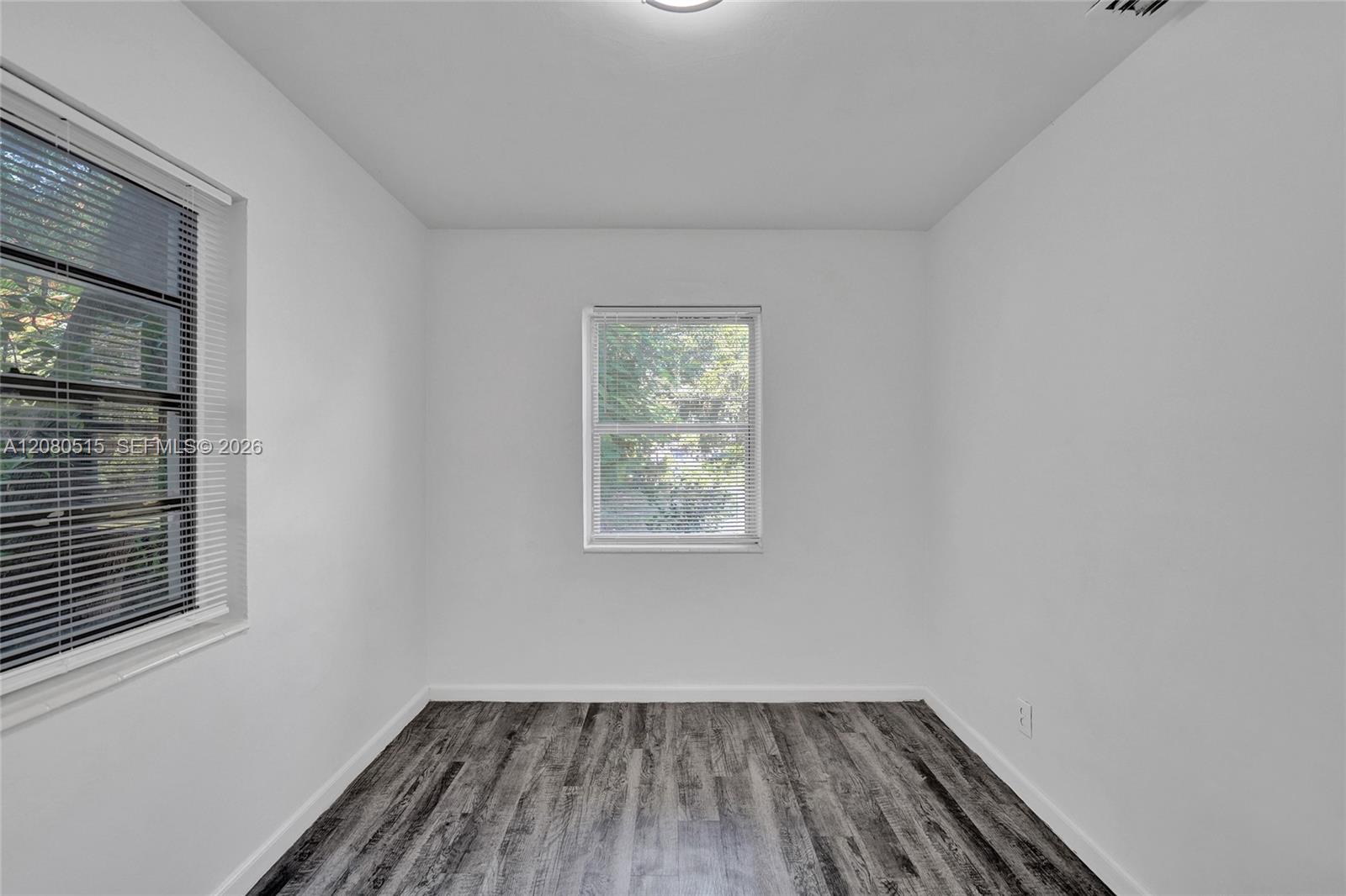 Ver detalles 1421 3 / 2 972 sq. ft. $ 2026-08-31 0 foto