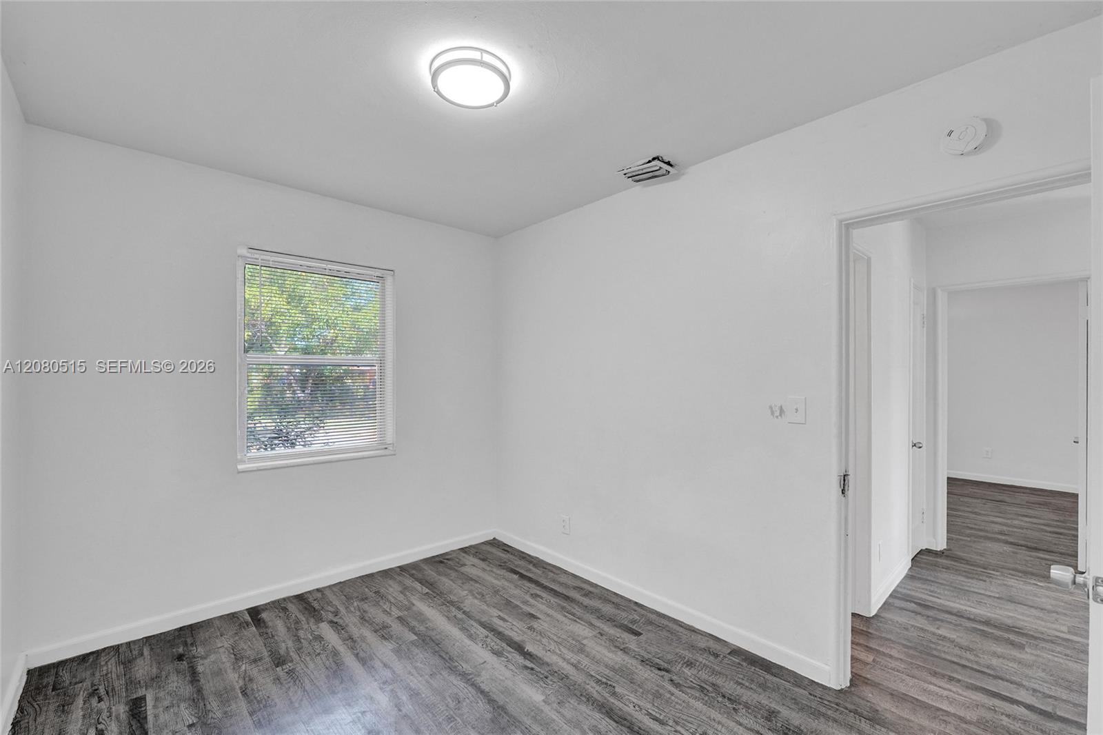 Ver detalles 1421 3 / 2 972 sq. ft. $ 2026-08-31 0 foto