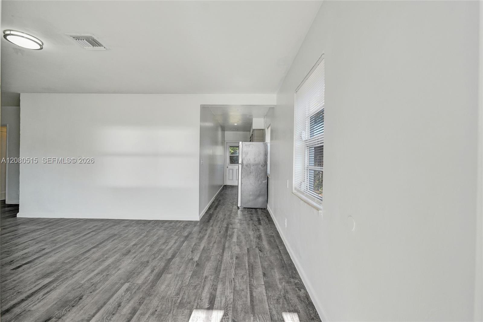 Ver detalles 1421 3 / 2 972 sq. ft. $ 2026-08-31 0 foto