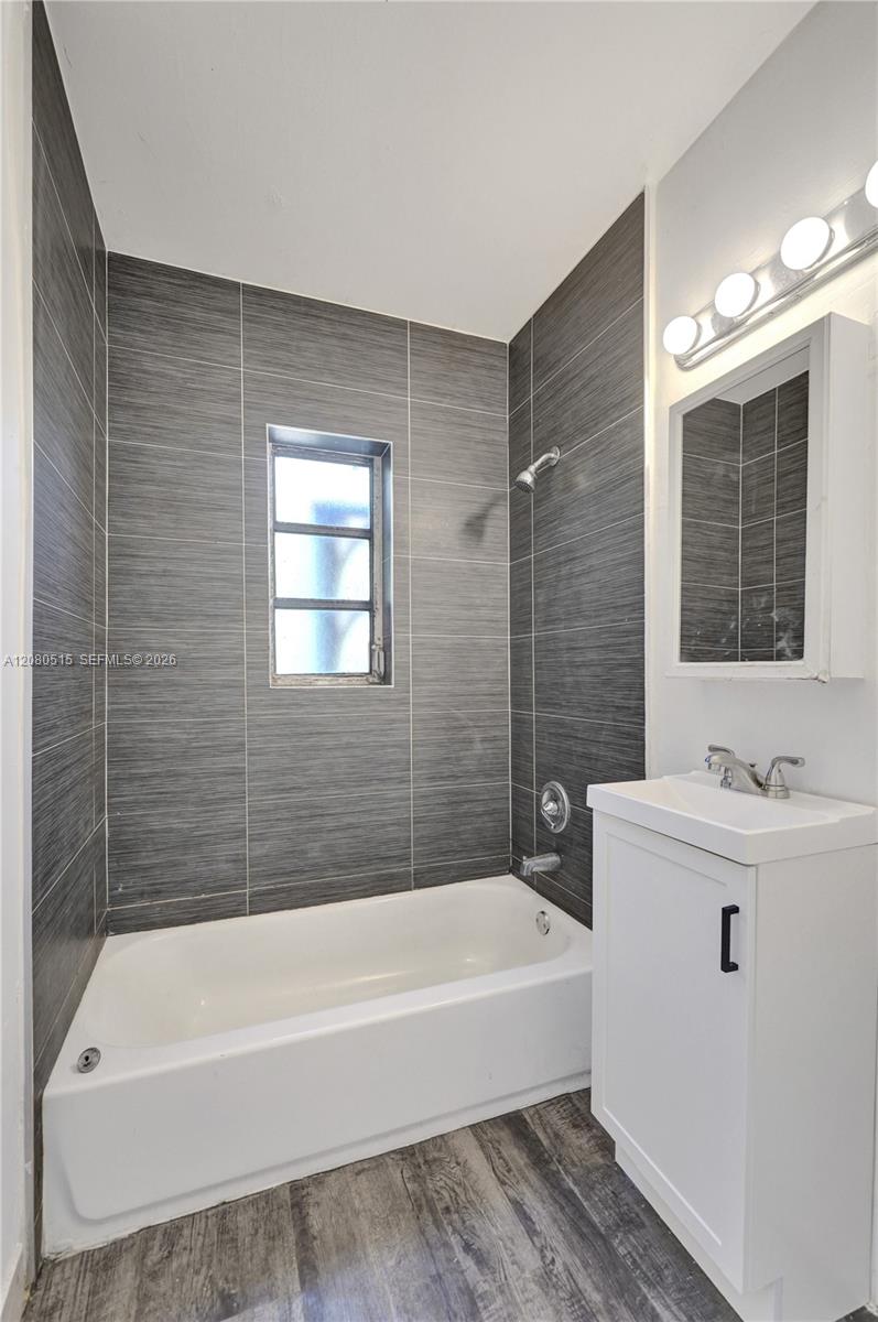 Ver detalles 1421 3 / 2 972 sq. ft. $ 2026-08-31 0 foto