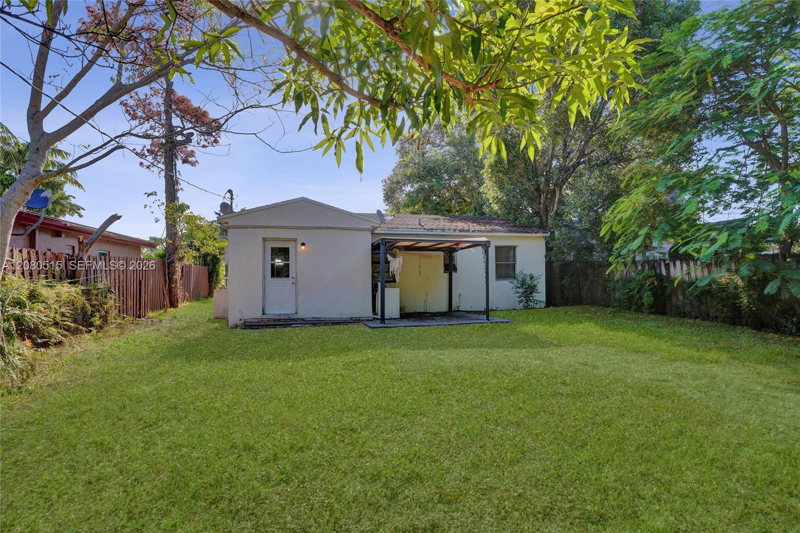 Ver detalles 1421 3 / 2 972 sq. ft. $ 2026-08-31 0 foto