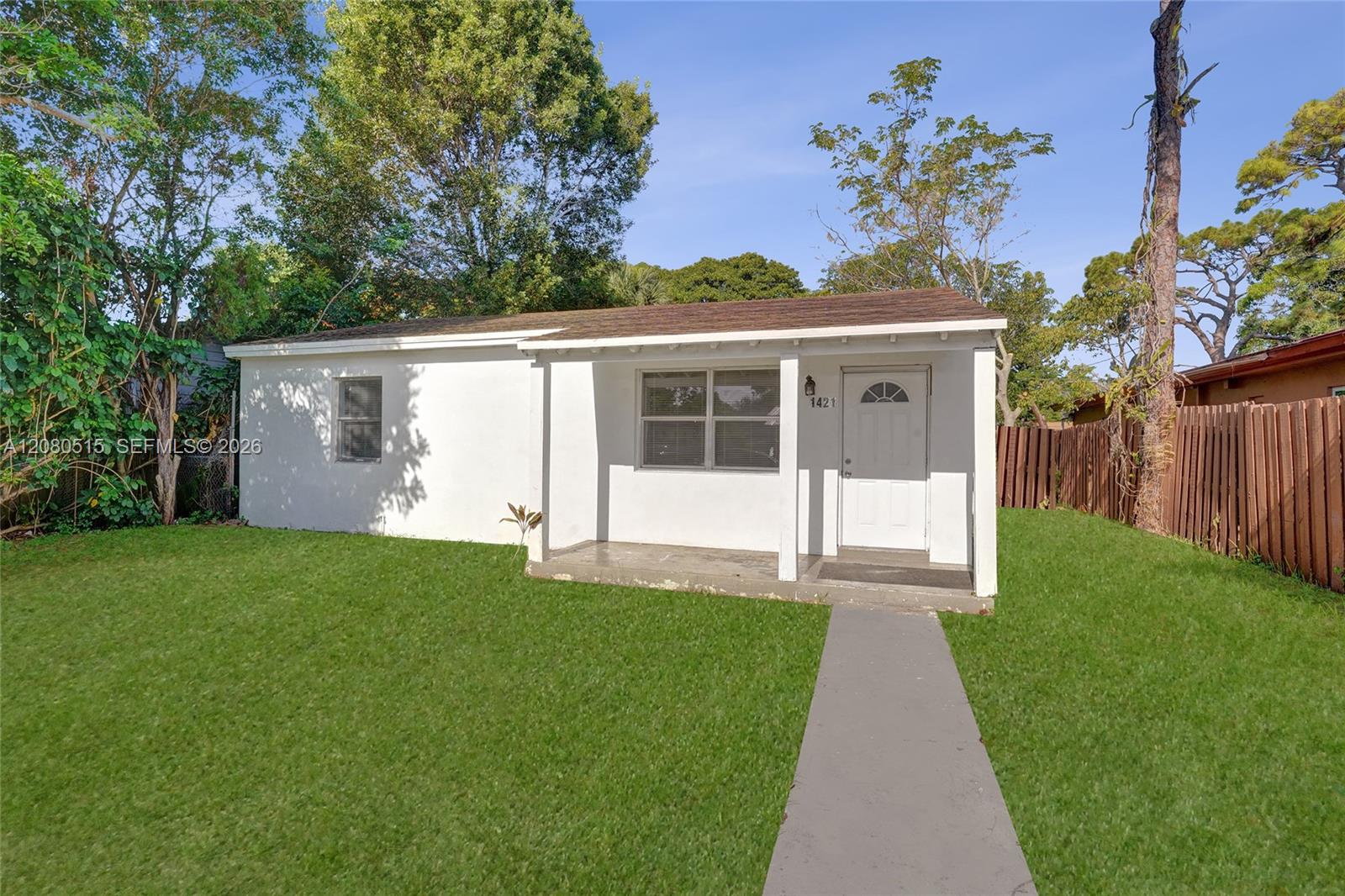 Ver detalles 1421 3 / 2 972 sq. ft. $ 2026-08-31 0 foto