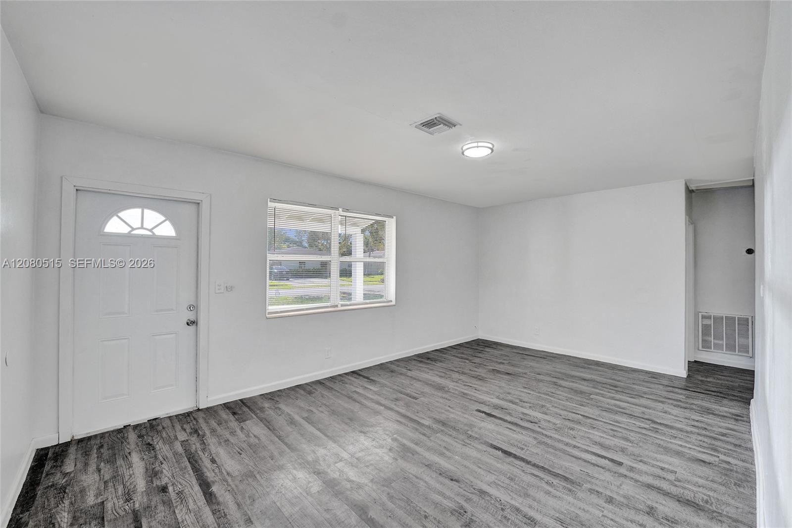 Ver detalles 1421 3 / 2 972 sq. ft. $ 2026-08-31 0 foto