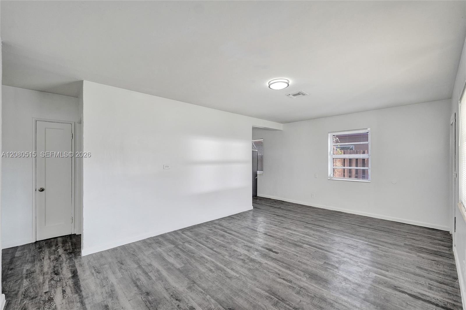 Ver detalles 1421 3 / 2 972 sq. ft. $ 2026-08-31 0 foto