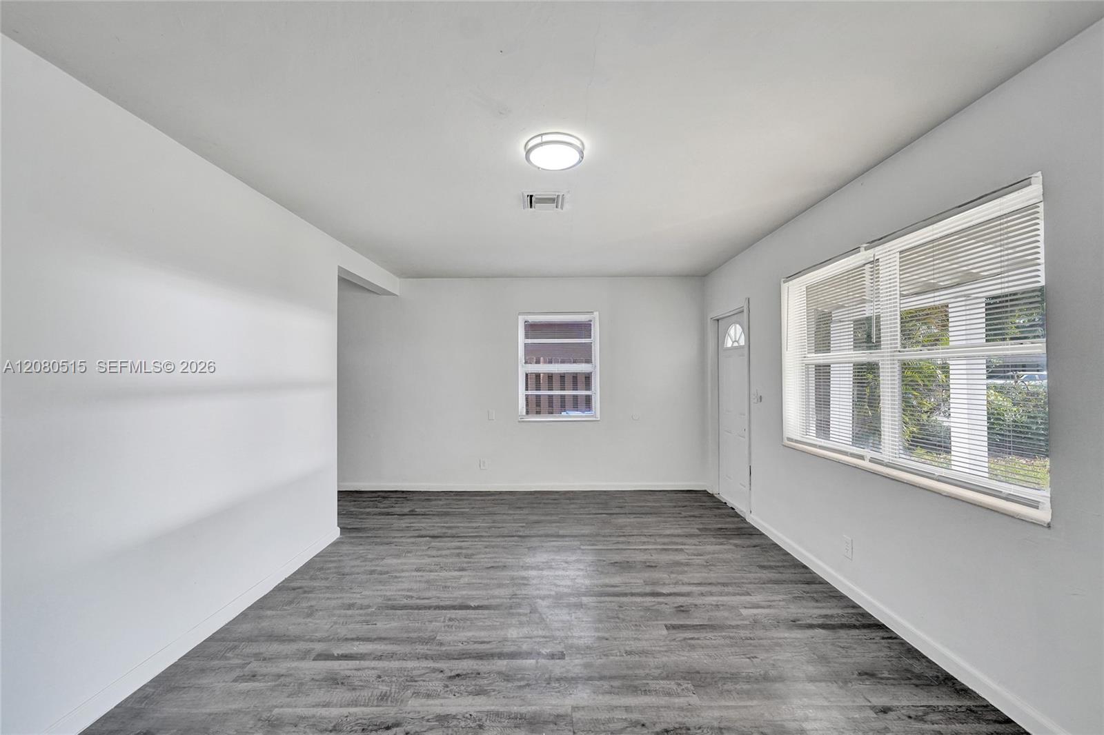 Ver detalles 1421 3 / 2 972 sq. ft. $ 2026-08-31 0 foto