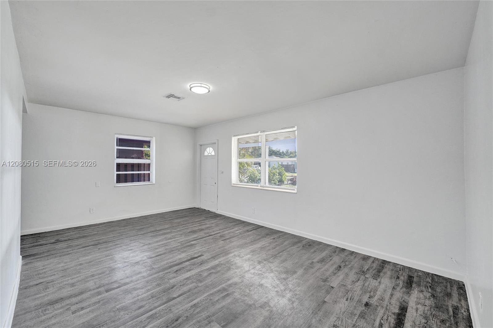 Ver detalles 1421 3 / 2 972 sq. ft. $ 2026-08-31 0 foto