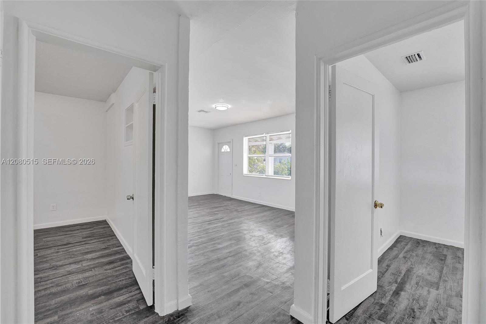 Ver detalles 1421 3 / 2 972 sq. ft. $ 2026-08-31 0 foto