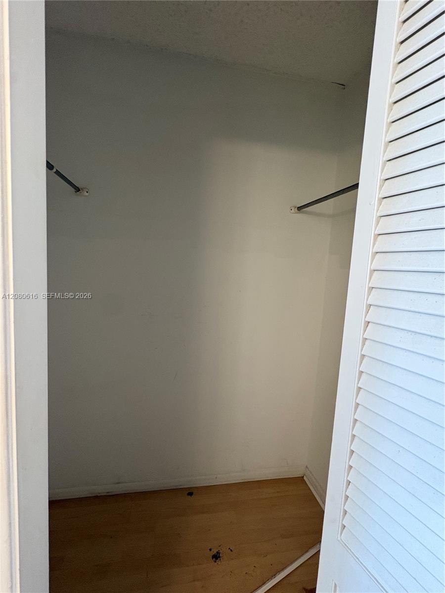 Ver detalles 816 2 / 2 1132 sq. ft. $ 2026-08-31 0 foto