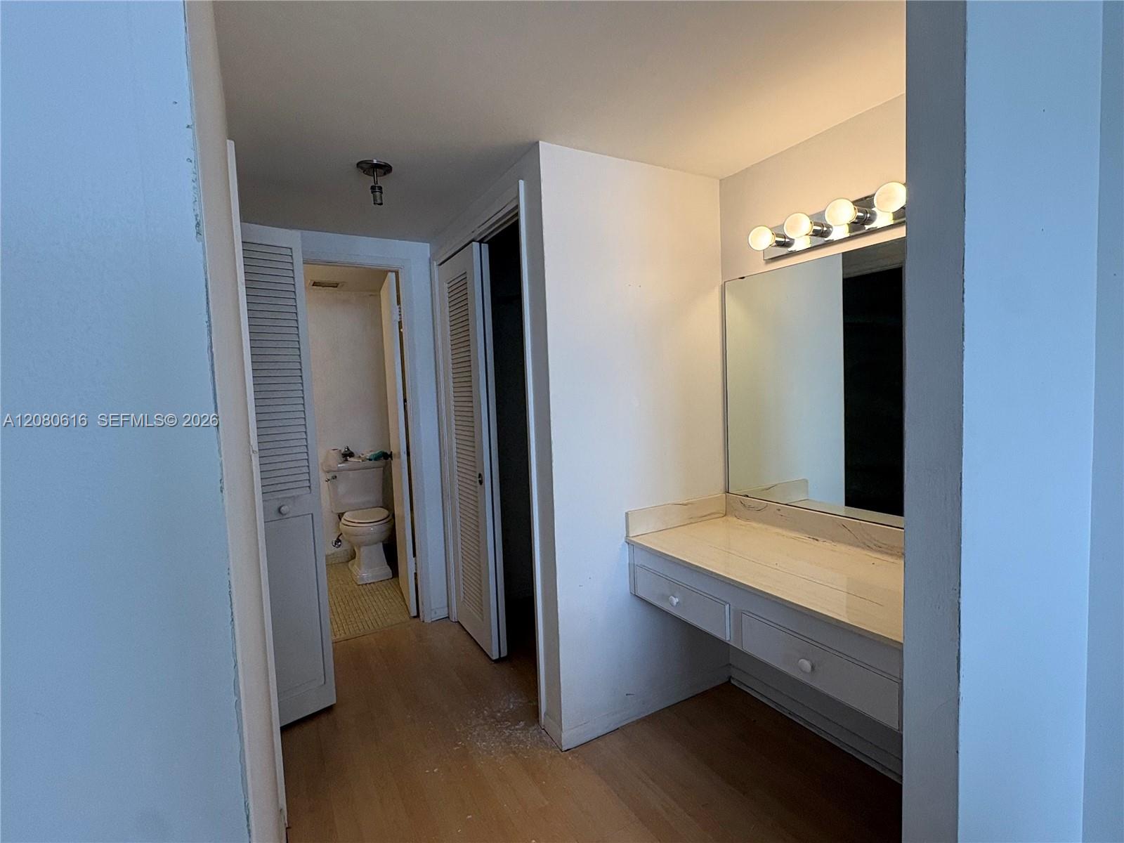 Ver detalles 816 2 / 2 1132 sq. ft. $ 2026-08-31 0 foto