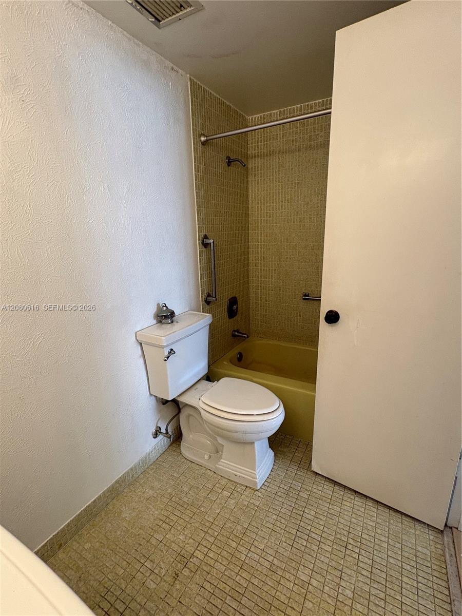 Ver detalles 816 2 / 2 1132 sq. ft. $ 2026-08-31 0 foto