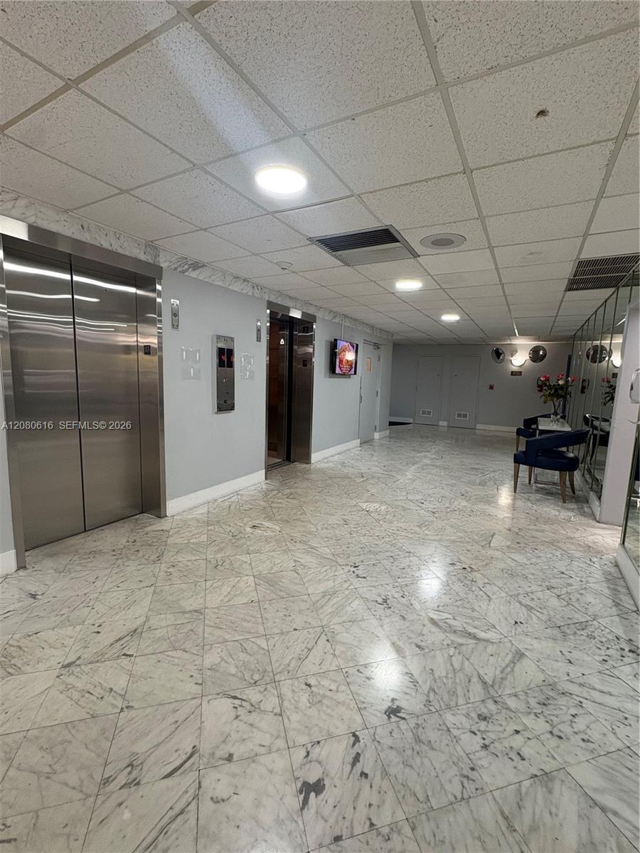 Ver detalles 816 2 / 2 1132 sq. ft. $ 2026-08-31 0 foto