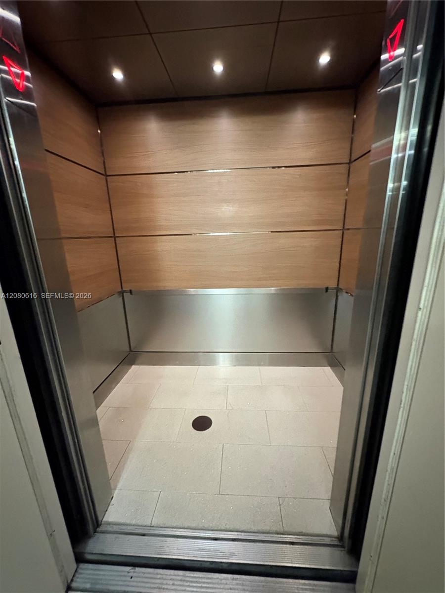 Ver detalles 816 2 / 2 1132 sq. ft. $ 2026-08-31 0 foto
