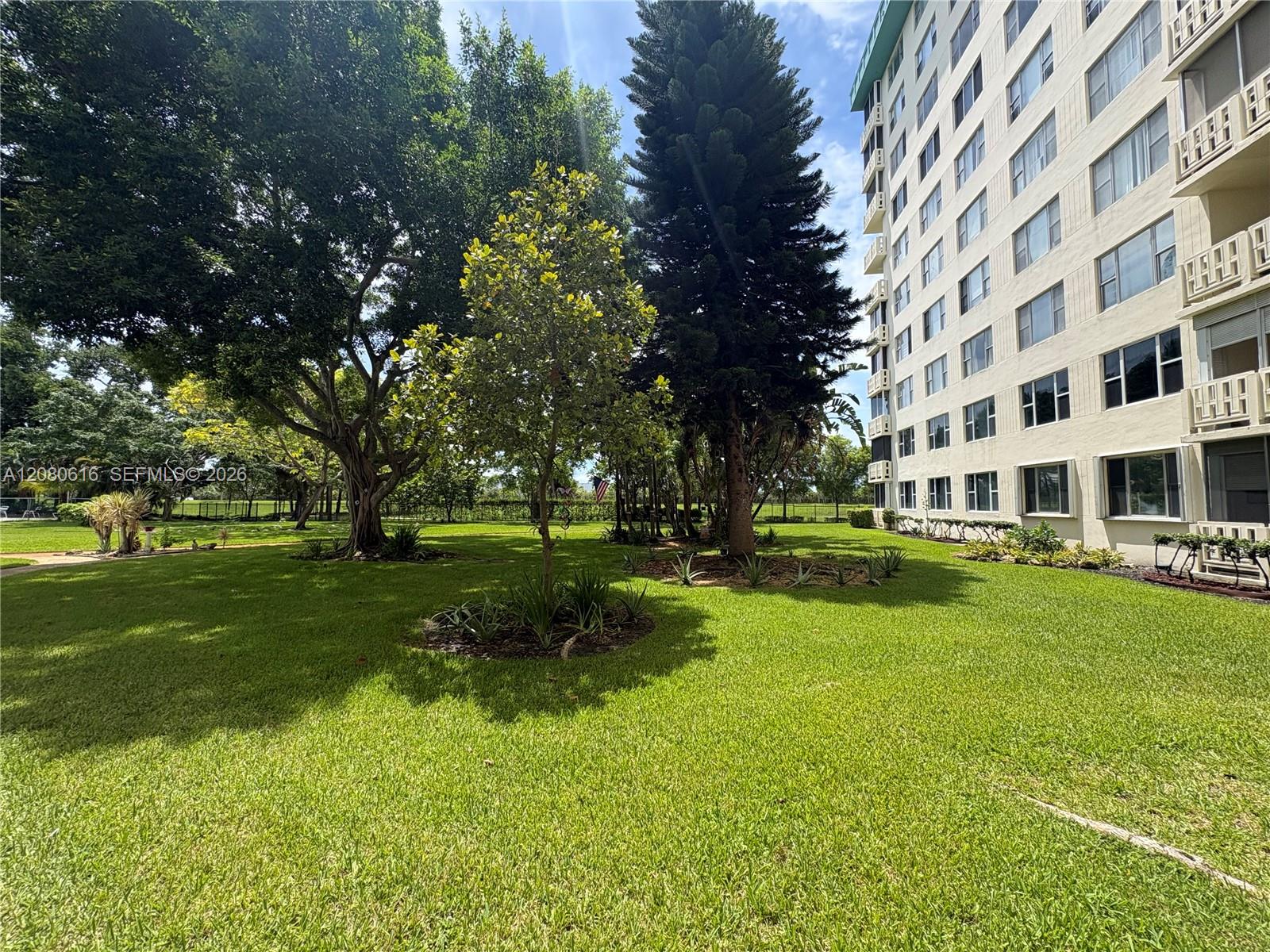 Ver detalles 816 2 / 2 1132 sq. ft. $ 2026-08-31 0 foto