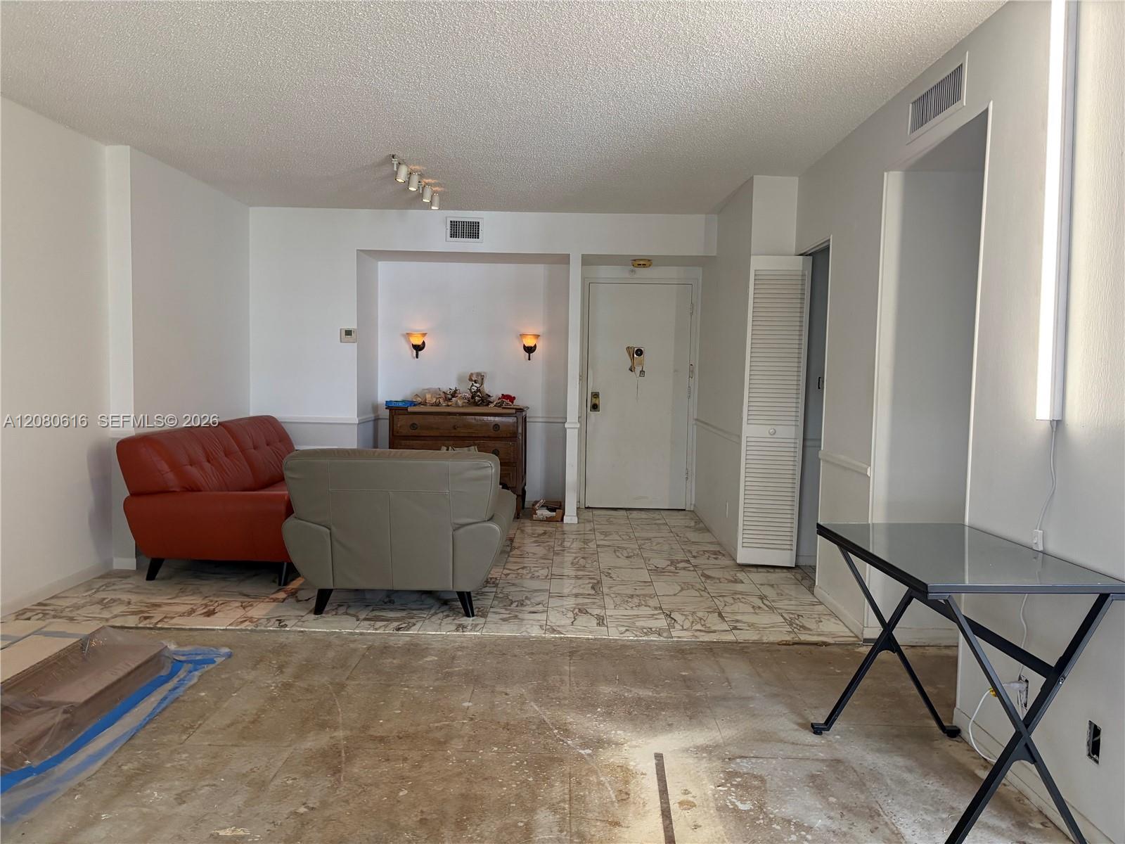 Ver detalles 816 2 / 2 1132 sq. ft. $ 2026-08-31 0 foto