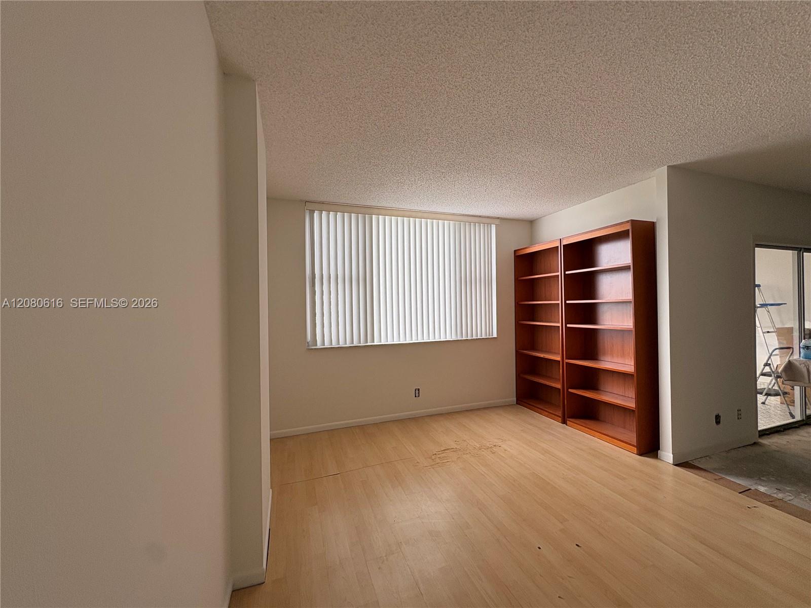 Ver detalles 816 2 / 2 1132 sq. ft. $ 2026-08-31 0 foto