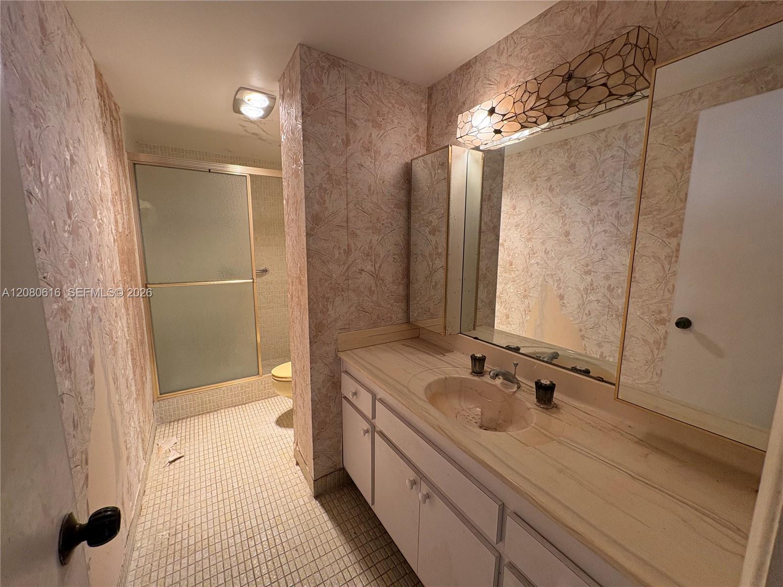 Ver detalles 816 2 / 2 1132 sq. ft. $ 2026-08-31 0 foto