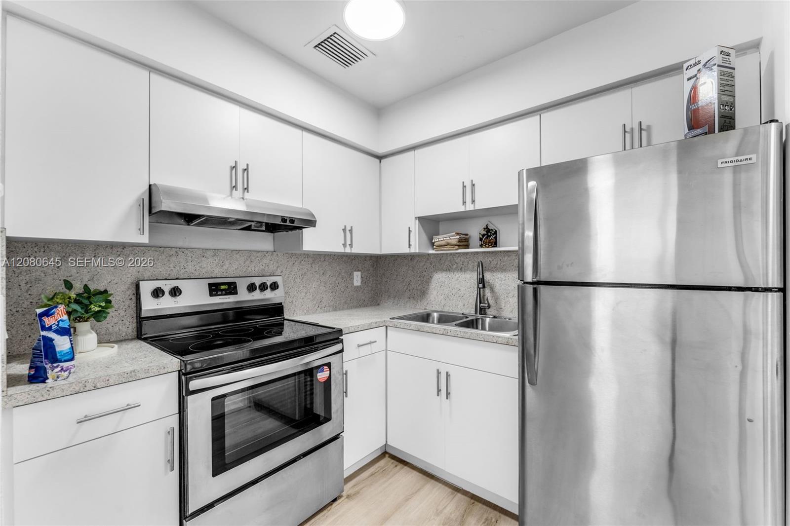   /  2193 sq. ft. $ 2026-08-31 0 foto