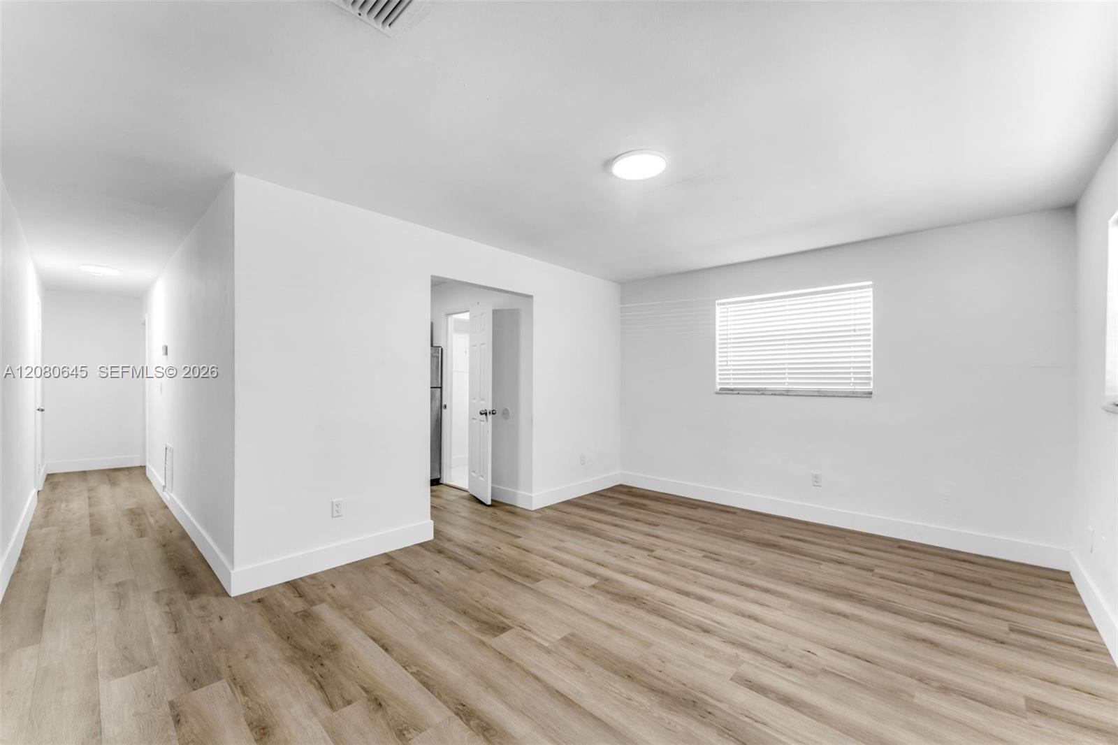  /  2193 sq. ft. $ 2026-08-31 0 foto