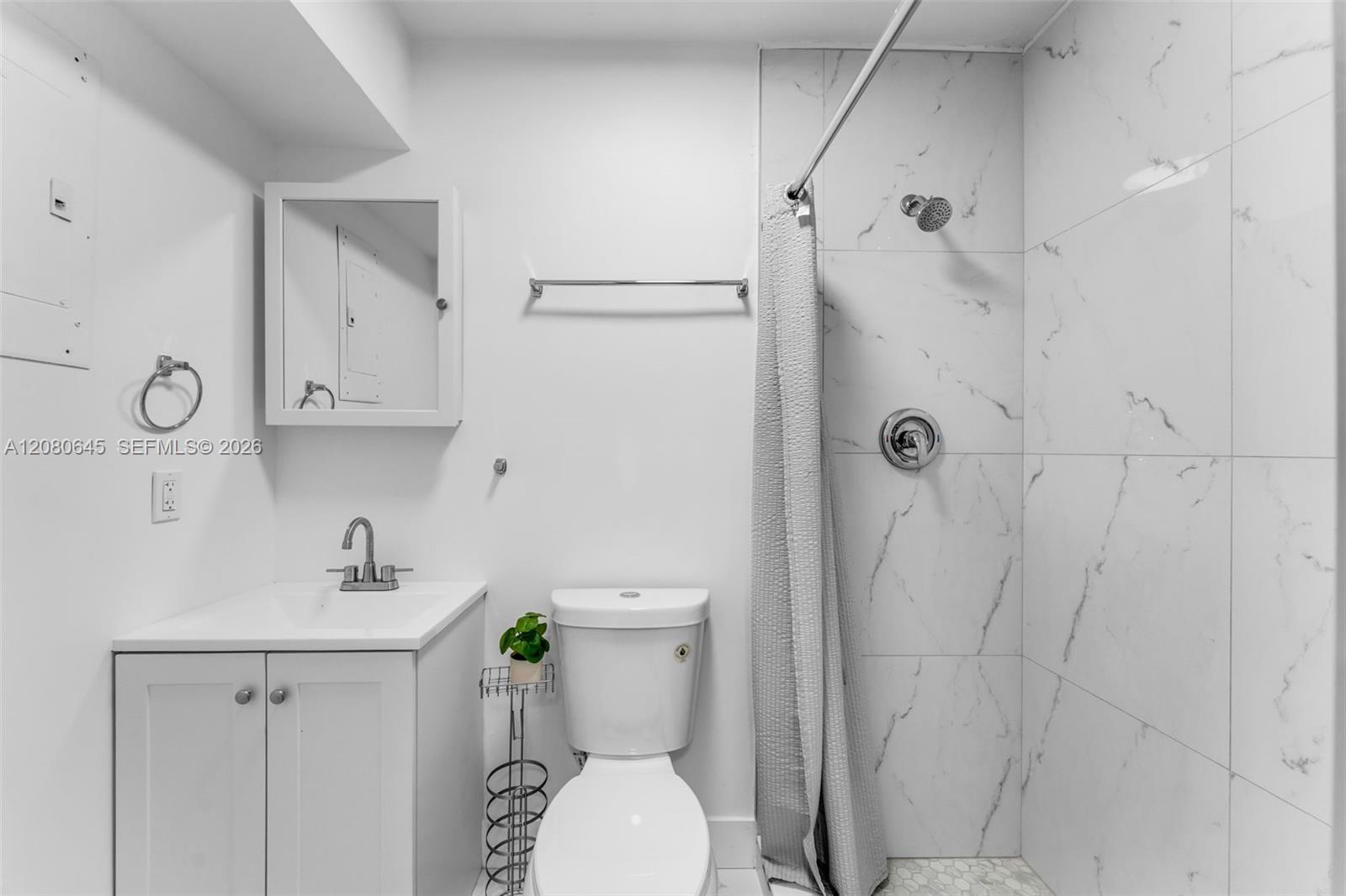   /  2193 sq. ft. $ 2026-08-31 0 foto