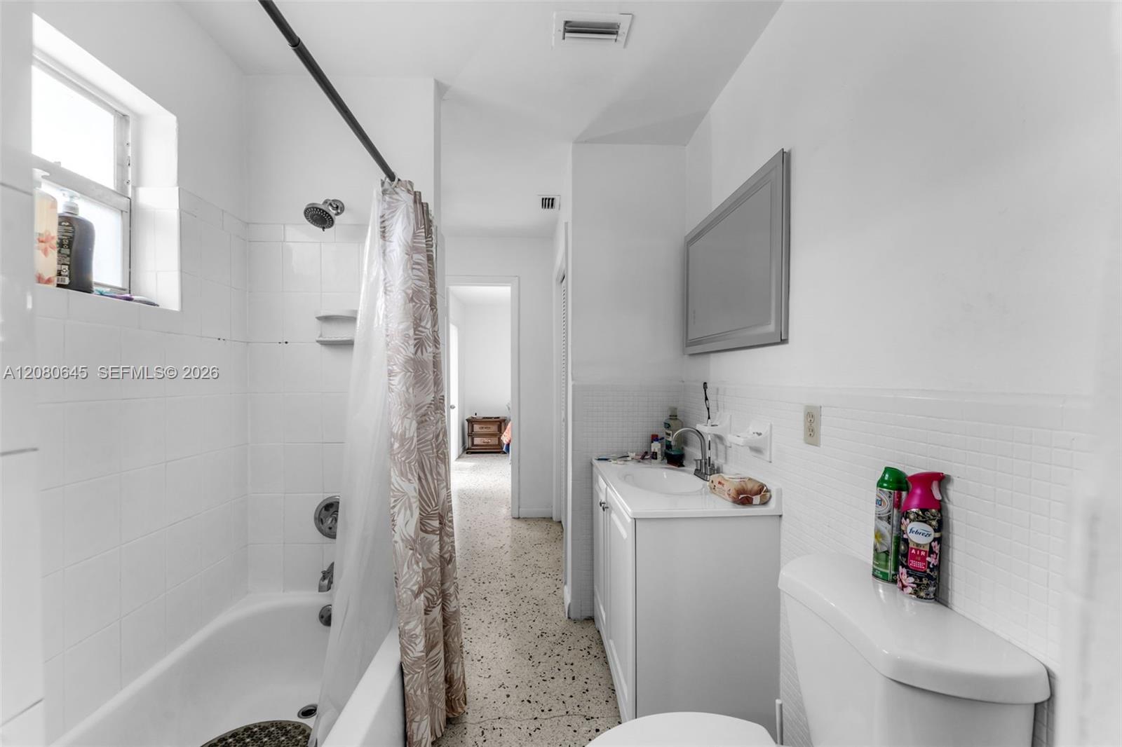  /  2193 sq. ft. $ 2026-08-31 0 foto