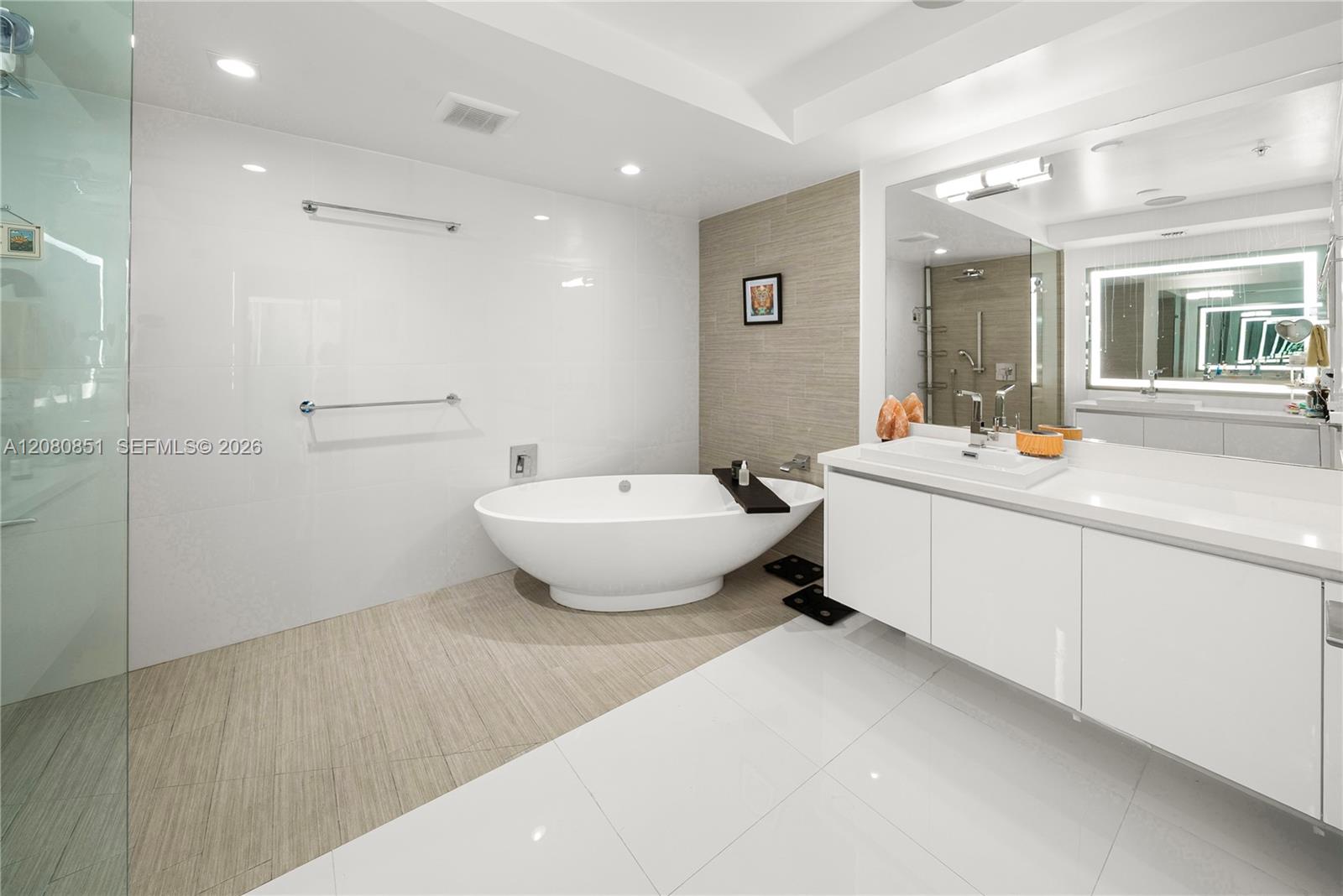 See details 4-1208 3 / 4 1892 sq. ft. $ 2026-08-31 0 Photo