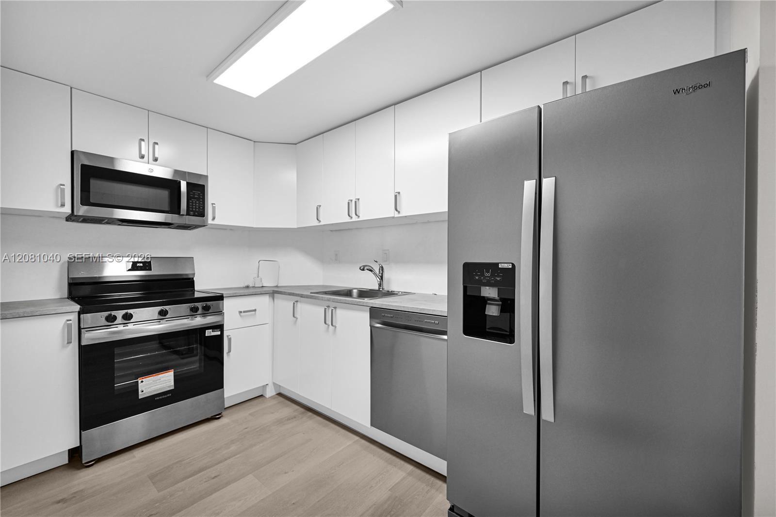 211 1 / 2 762 sq. ft. $ 2026-09-01 0 foto