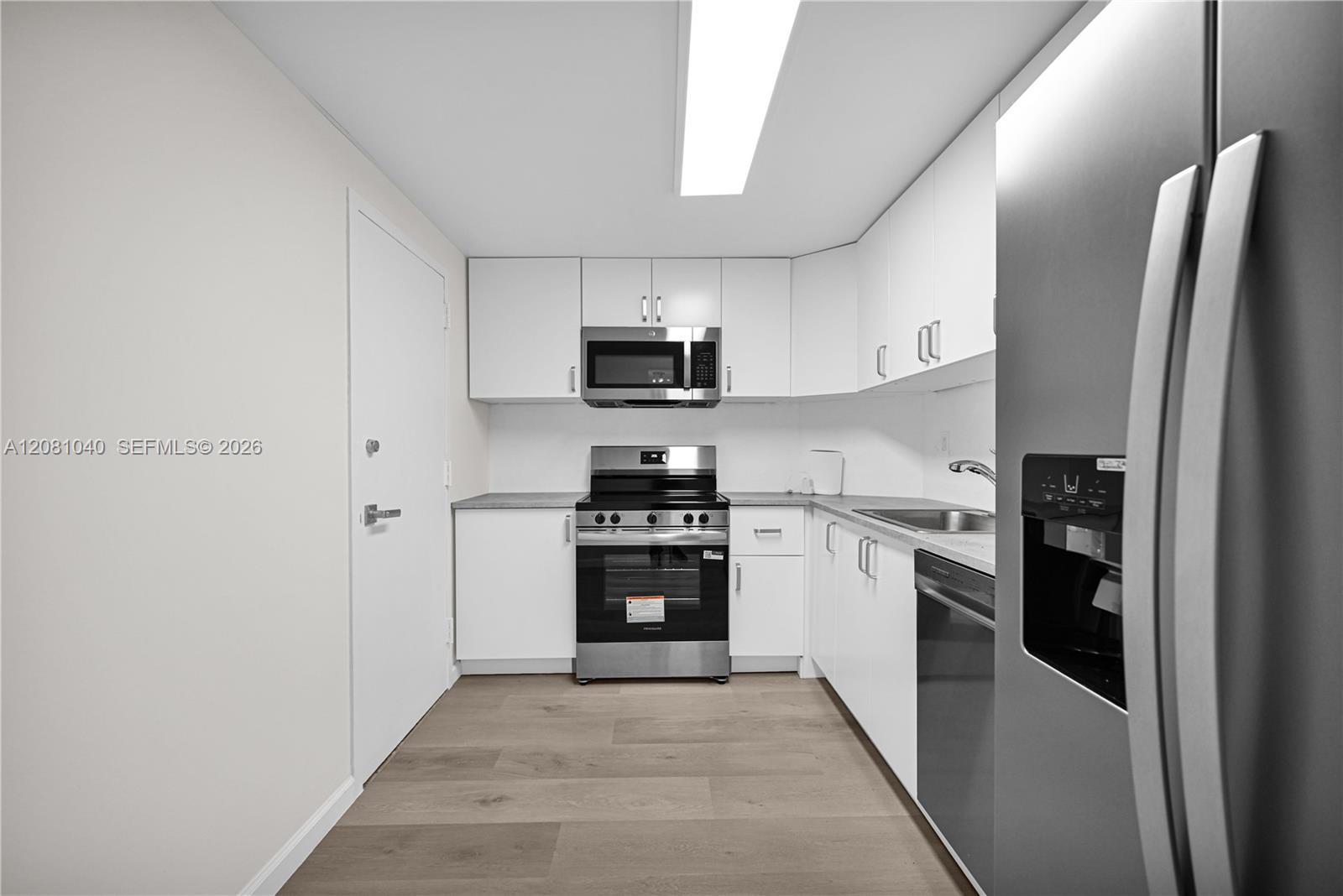 211 1 / 2 762 sq. ft. $ 2026-09-01 0 foto