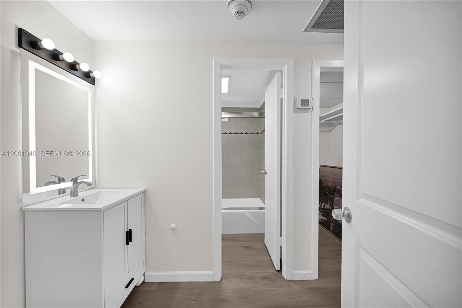 211 1 / 2 762 sq. ft. $ 2026-09-01 0 foto