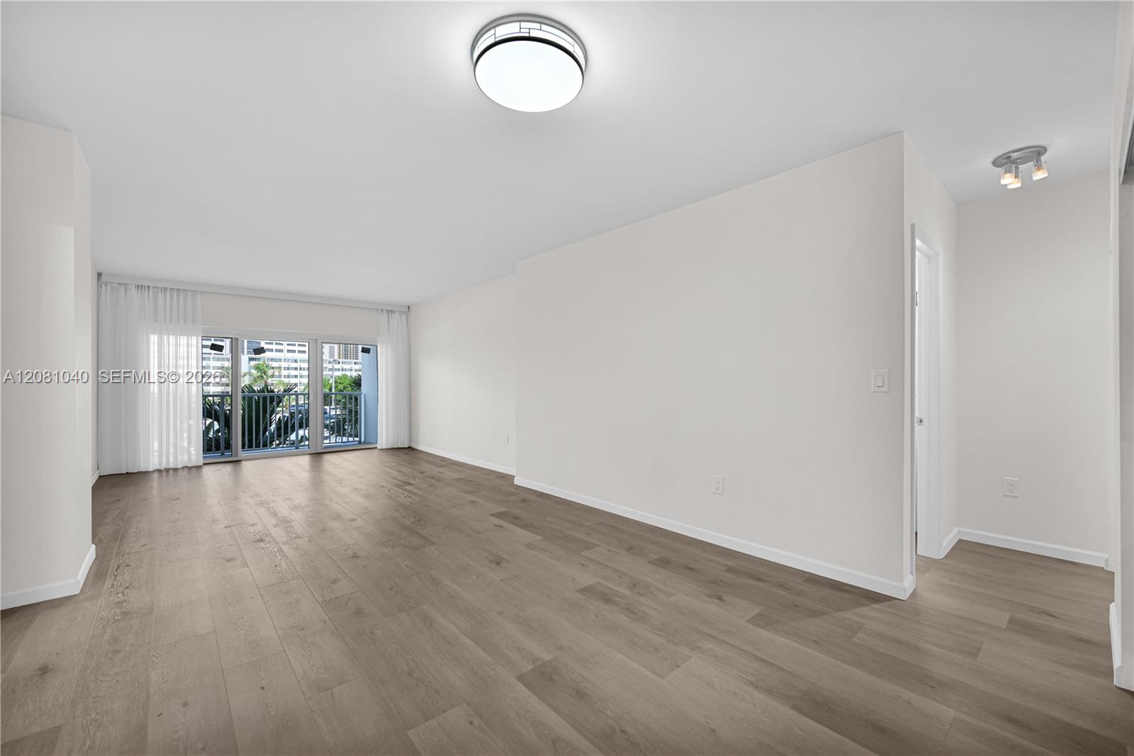 211 1 / 2 762 sq. ft. $ 2026-09-01 0 foto